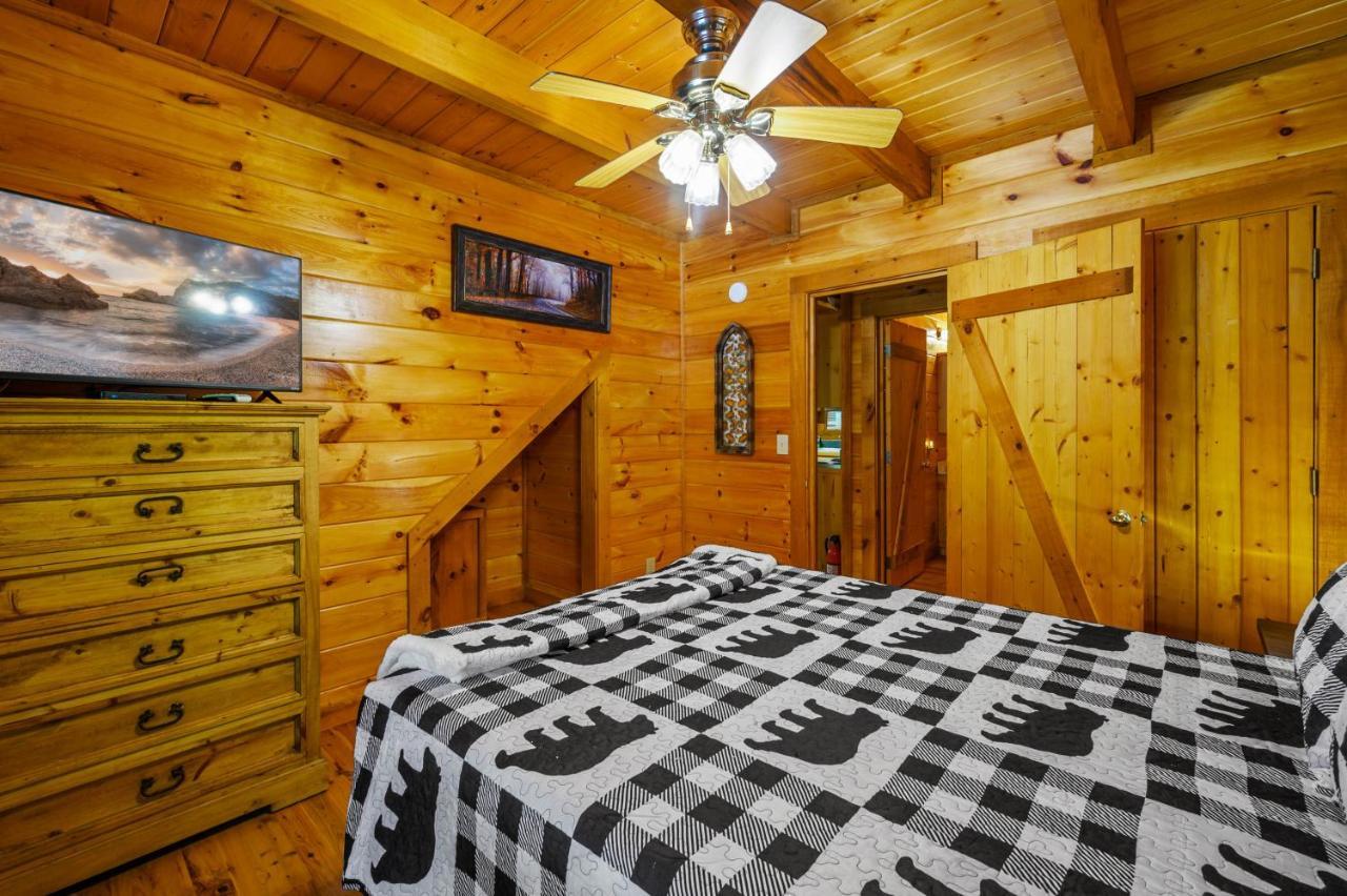 Gypsy Road - Privacy! Log Cabin With Hot Tub, Wifi, Directv And Arcade เซอเวียร์วีล ภายนอก รูปภาพ