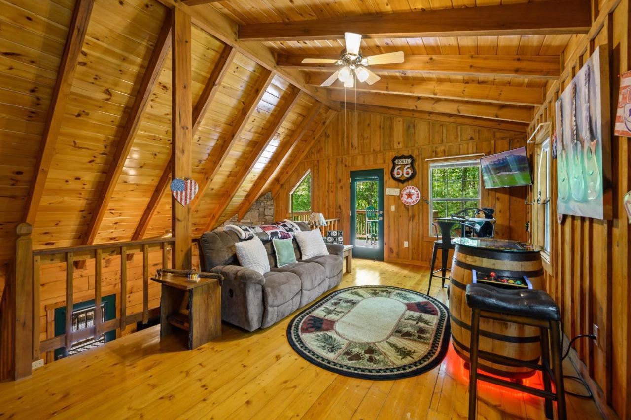 Gypsy Road - Privacy! Log Cabin With Hot Tub, Wifi, Directv And Arcade เซอเวียร์วีล ภายนอก รูปภาพ